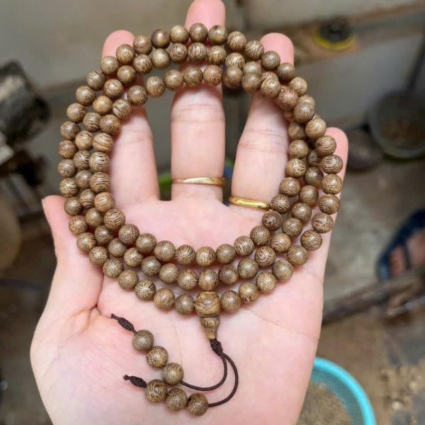Vòng nữ 108 hạt trầm hương tự nhiên để mộc rin