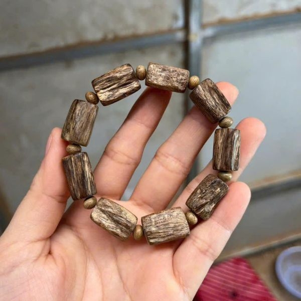 Vòng  thô trầm hương tự nhiên cho Nam