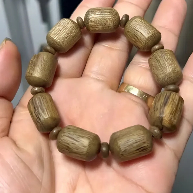 Vòng trầm hương thô tự nhiên