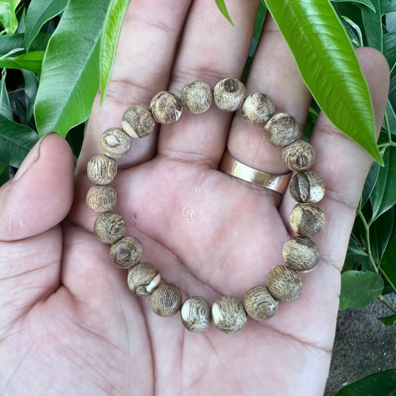 Vòng trầm hương tự nhiên 10 li