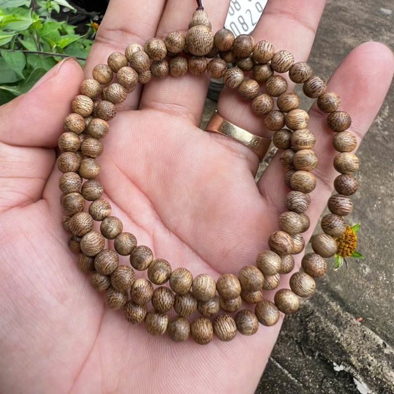 Vòng trầm hương tự nhiên 108 hạt, hạt 6li tự nhiên 100 % thơm ngọt sâu cho Nữ