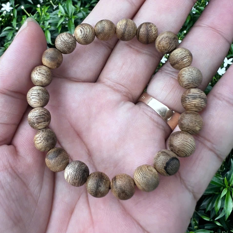 Vòng trầm hương tự nhiên 8li thơm ngọt dành cho nữ