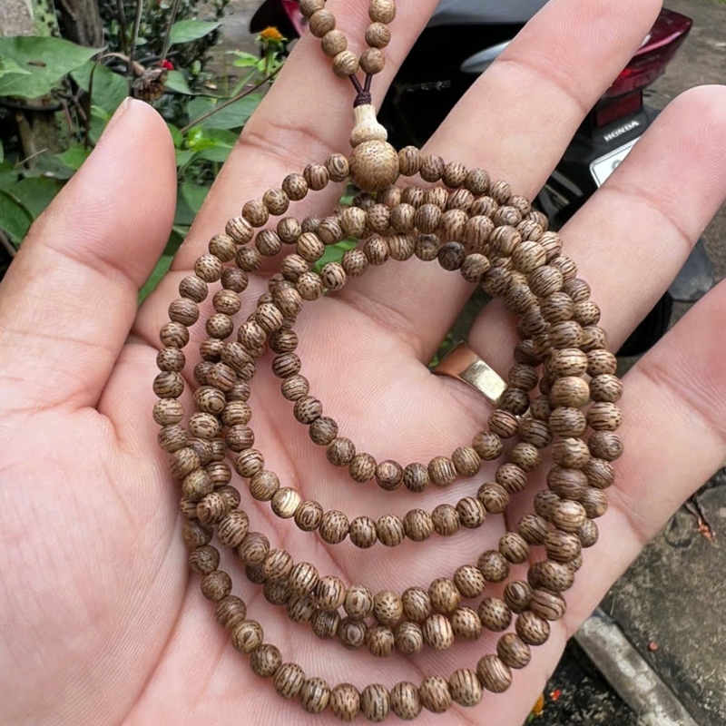 Vòng trầm hương tự nhiên thơm ngọt size 4li, 216 hạt