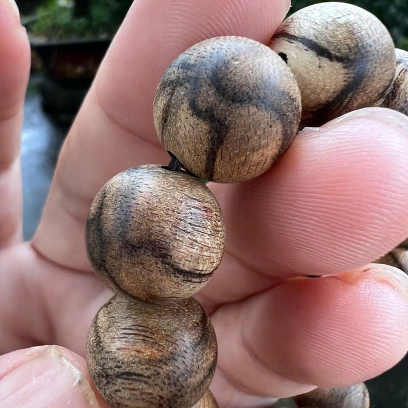 Vòng trầm hương tự nhiên tốc bông thơm ngọt sâu 14 li