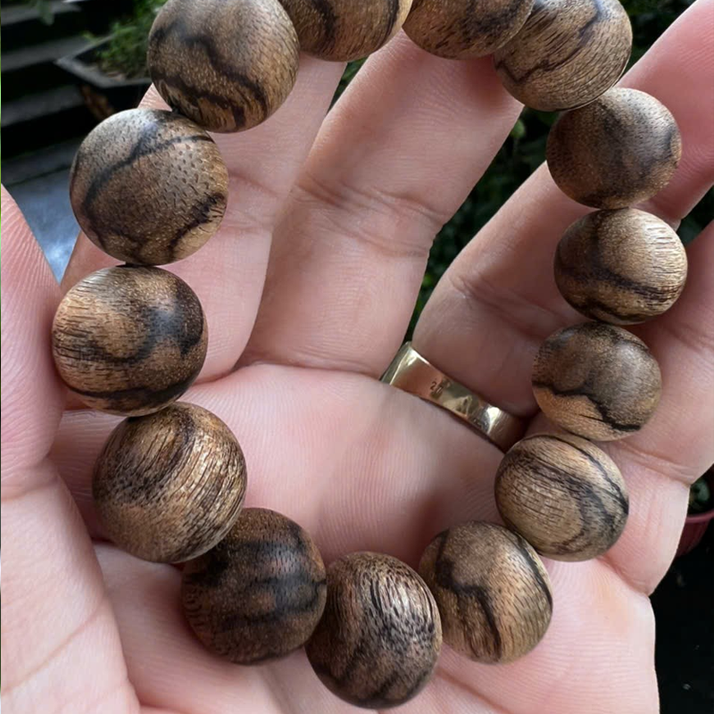 Vòng trầm hương tự nhiên tốc bông thơm ngọt sâu 14 li